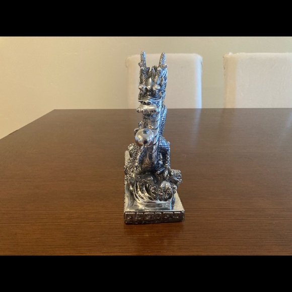 Reflective, plastic dragon decoration - Picture 5 of 7